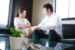 【夢占い】浮気される夢の意味とは？彼氏や旦那のリアルな心理を読み解く方法