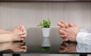 旦那が浮気する夢を見た！その意味と対処法とは
