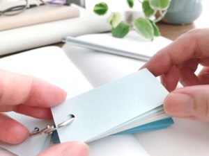 男性が惹かれる魅力的な女性の特徴とは？見た目から職場での振る舞いまで徹底解説