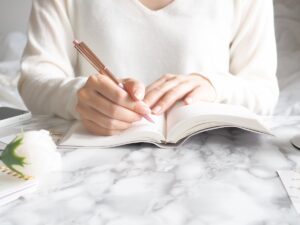 【夢占い】浮気される夢の意味とは？彼氏や旦那のリアルな心理を読み解く方法