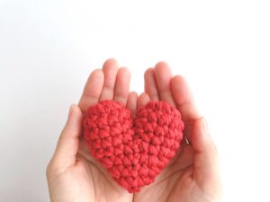 夢占いでキスの意味を解明！知らない人や芸能人とのキスの夢が暗示するものとは？