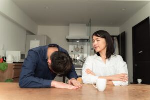 旦那が気持ち悪いと感じるときの心理と対策を徹底解説