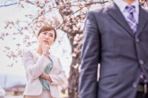 【夢占い】浮気される夢の意味とは？彼氏や旦那のリアルな心理を読み解く方法