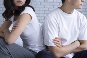 【夢占い】浮気される夢の意味とは？彼氏や旦那のリアルな心理を読み解く方法